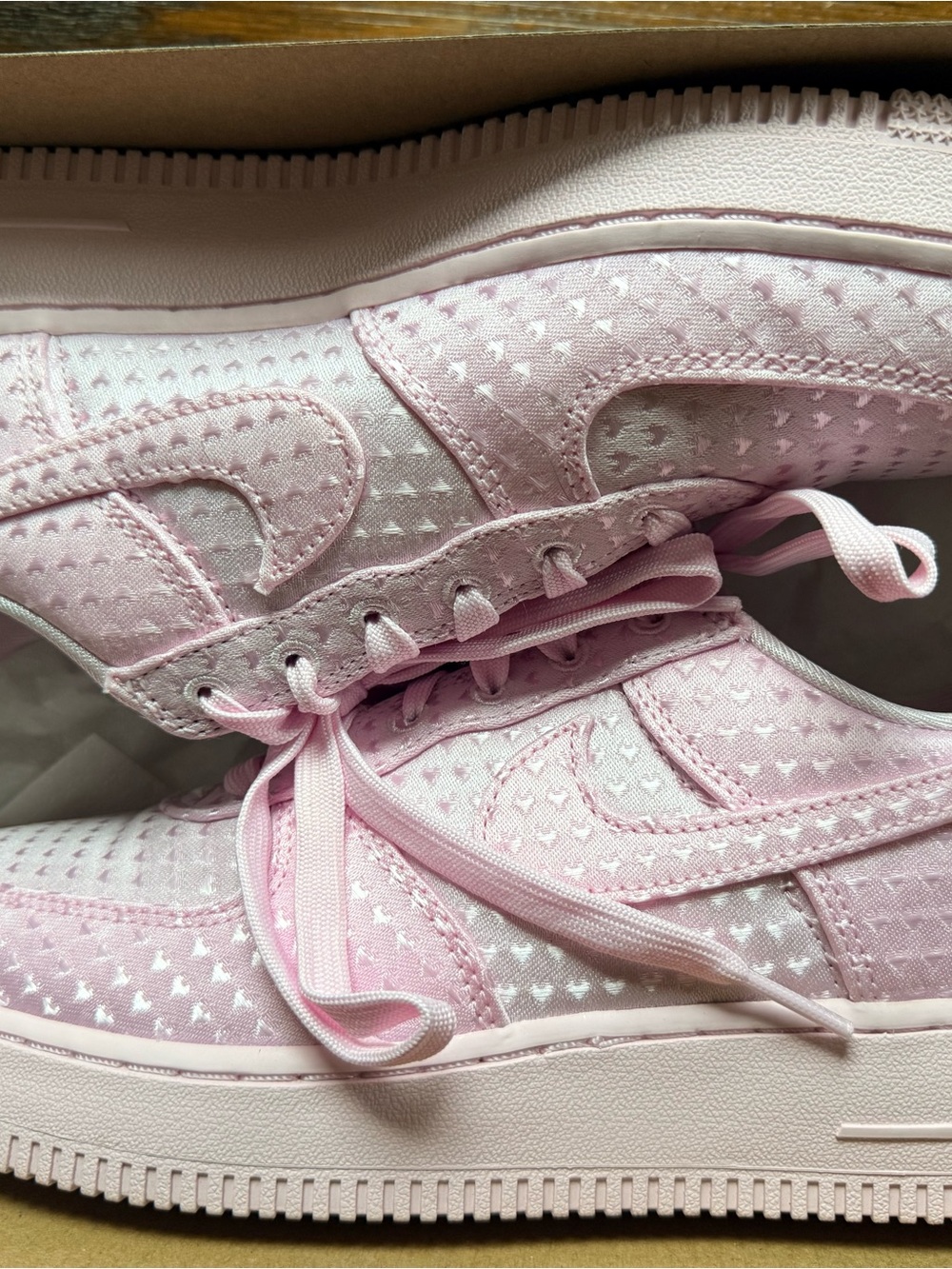 Nike Women’s Low-Top Pink Heart Pattern Sneakers